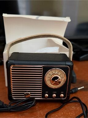 H&M HM11 Portable Wireless Speaker - Cream and Gray